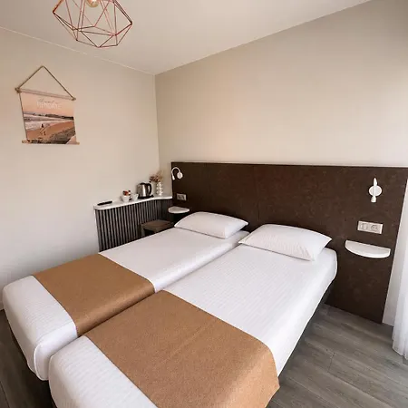 Valencia 3* Андай