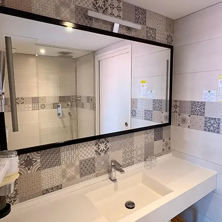 Valencia 3*